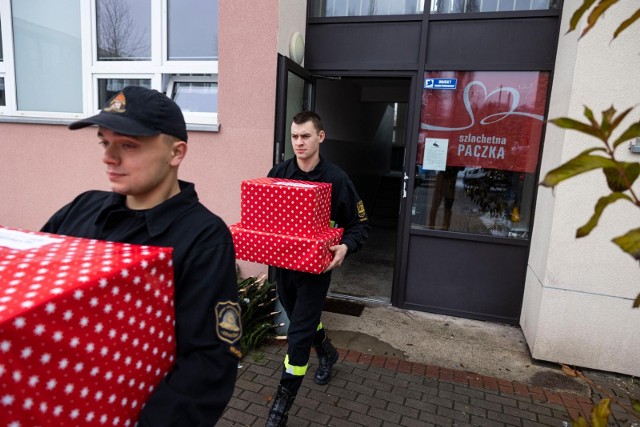 Paczki z pomocą zostają rozwiezione do potrzebujących rodzin