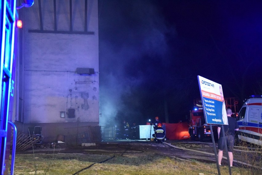 Tragiczny pożar w szpitalu w Miastku. 1 osoba nie żyje! Trwa akcja strażaków, ale ogień udało się ugasić [zdjęcia, wideo]