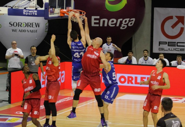 6.03.2021. Energa Basket Liga: GTK Gliwice - HydroTruck Radom.  Zobacz kolejne zdjęcia. Przesuwaj zdjęcia w prawo - naciśnij strzałkę lub przycisk NASTĘPNE