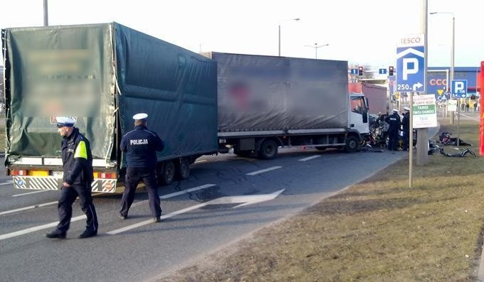 [zdjęcia, wideo] Tragiczny wypadek na rondzie