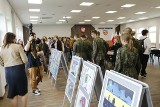 Wojna oczami dzieci i młodzieży, czyli konecka wystawa prac uczniów z Polski i Ukrainy