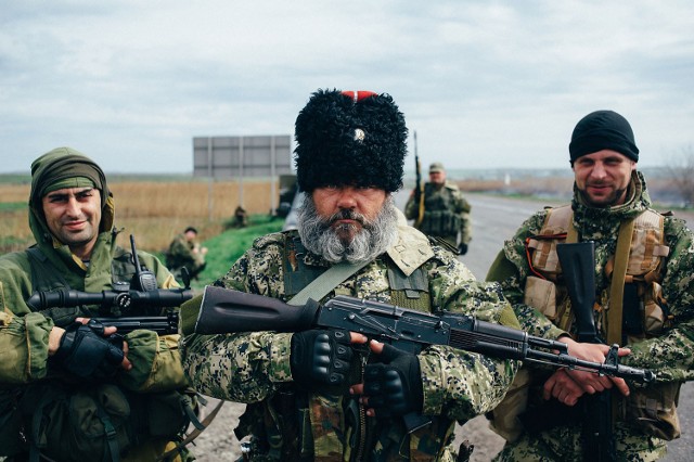 Rosyjscy Kozacy w okolicach Kramatorska na Ukrainie. W środku starszy sierżant Aleksander Możajew, zwany Babaj
