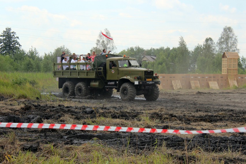 Trzebinia. Tłumy ludzi podczas I Międzynarodowego Zlotu Miłośników Militariów - Enigma 2018 [ZDJĘCIA]