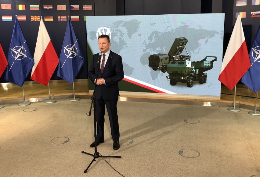 Mariusz Błaszczak zatwierdził umowę ramową na dostawy krajowych elementów do wieloprowadnicowych wyrzutni rakietowych