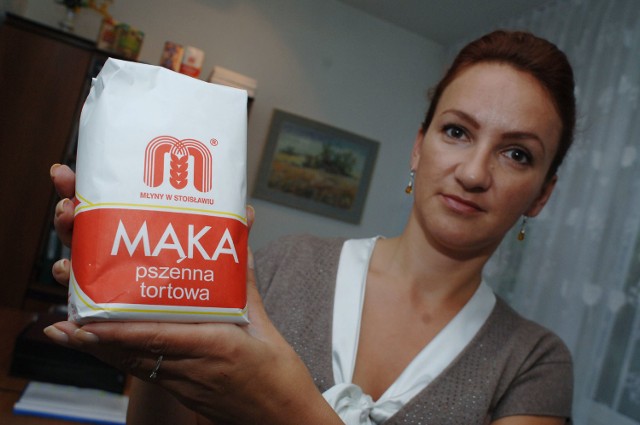 Katarzyna Marciniak prezentuje produkt zgłoszony do konkursu Nasze Dobre z Pomorza - mąkę tortową.