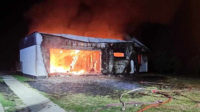 Ogień zniszczył dom czteroosobowej rodziny. Trwa zbiórka...