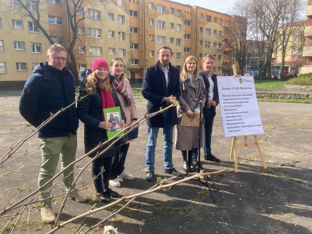 Szczecińscy Zieloni zaprezentowali swoją proekologiczną "dziesiątkę dla Szczecina, na zrujnowanym asfaltowym boisku znajdującym się między al. Wyzwolenia a ul. Kujawską. Kandydaci do Rady Miasta i Sejmiku województwa po kolei omawiali swoje obietnice wyborcze.