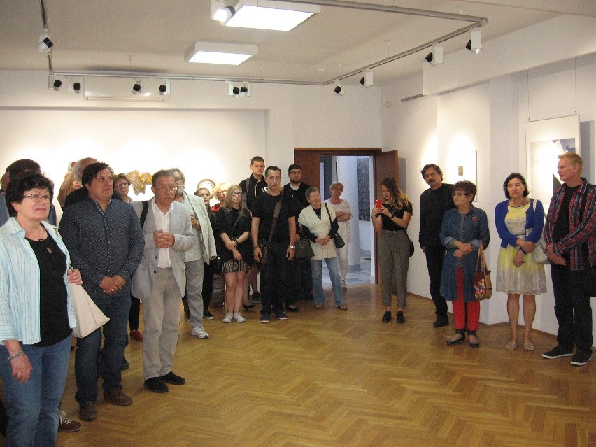 Nowa wystawa w Galerii Łaźnia w Radomiu. Swoją sztukę pokazali studenci Wydziału Sztuki radomskiego Uniwersytetu oraz ich nauczyciele