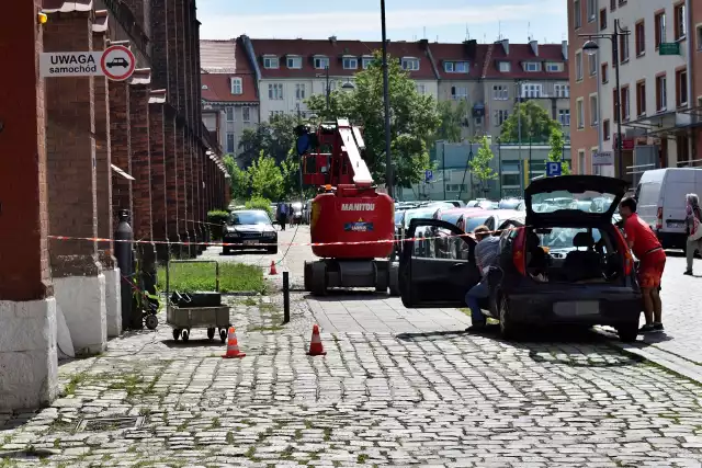 Strażacy już drugi dzień z rzędu byli wzywani do dziwnego zapachu w centrum miasta.