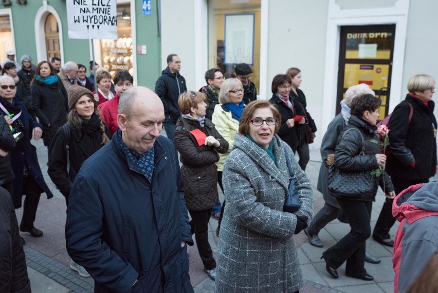 Protest w Opolu. Według policji manifestujących było około...