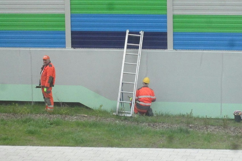 Nie tylko szyny pękają. Rysy na przystanku SST