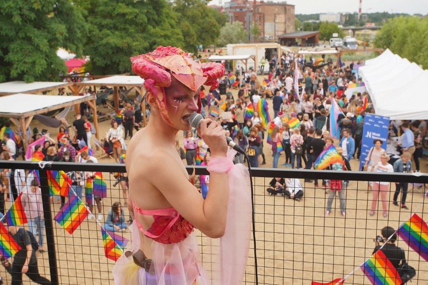 W sobotę przed południem rozpoczął się Pride Piknik. To...