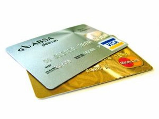 Karty kredytowe stają się dla banków kulą u nogi