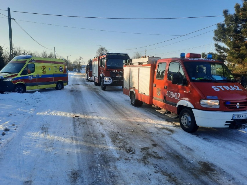 Pożar w domu jednorodzinnym w Mikułowicach. Jedna osoba w szpitalu