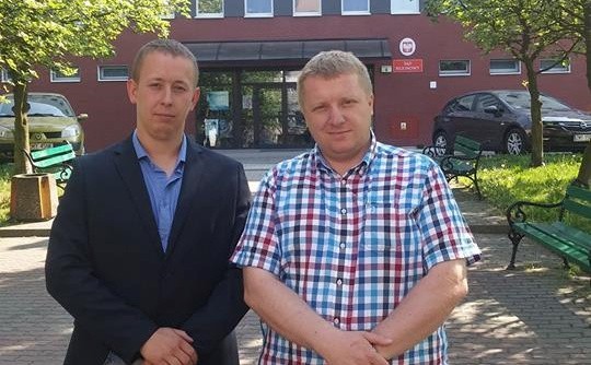 Danielowi Gawłowi z Kostrzyna (z prawej) pomagało w sprawie stowarzyszenie Prawo na Drodze, którego członkiem jest Emil Rau