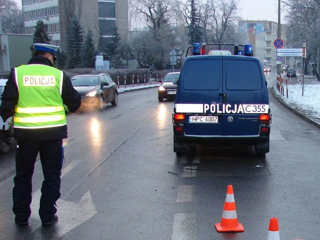 Wypadek na Szosie Chełmińskiej w Toruniu. Auto potrąciło 60-latka przechodzącego przez jezdnię [ZDJĘCIA]