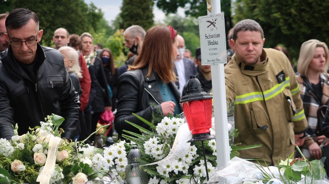 Pogrzeb 11-letniego Sebastiana z Katowic zgromadził tłumy mieszkańców. Został pochowany na cmentarzu parafialnym. Żegnała go także społecznośc szkolna.