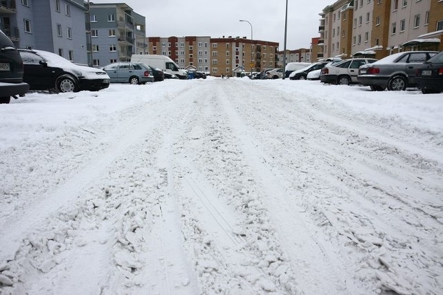 Nikt nie chce odśnieżyć ul. Okulickiego. Każdy zwala winę na kogoś innego.