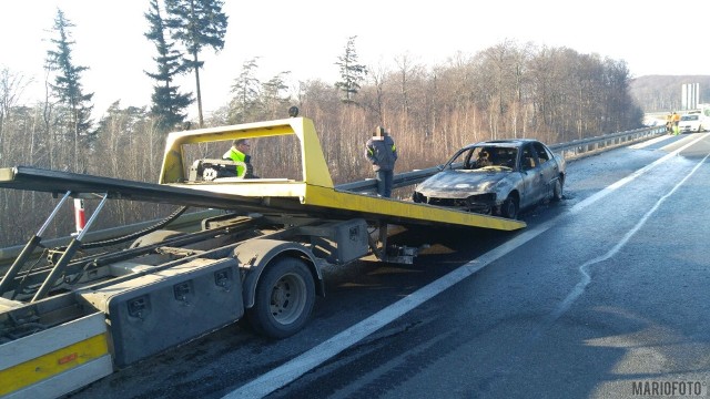 Wrak spalonego auta został już odtransportowany z autostrady, nie ma utrudnień w ruchu.