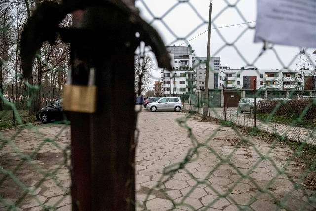 Białystok. Sąsiedzki spór o parking przy ul. Świętojańskiej. Mediacji podjęła się Spółdzielnia Mieszkaniowa im. Mickiewicza