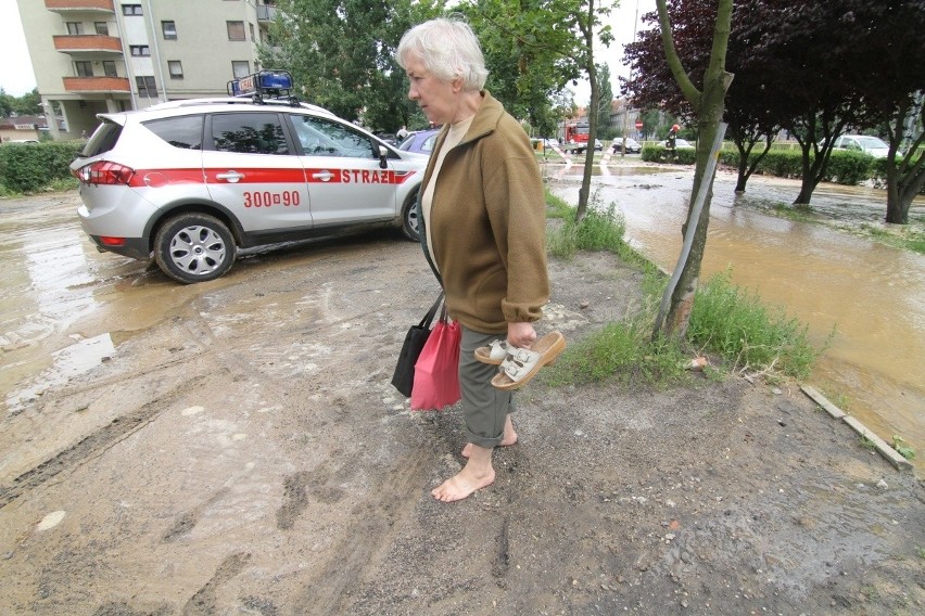 Wielka awaria wodociągowa. Pękła główna magistrala w mieście. Mieszkańcy bez wody (ZDJĘCIA)