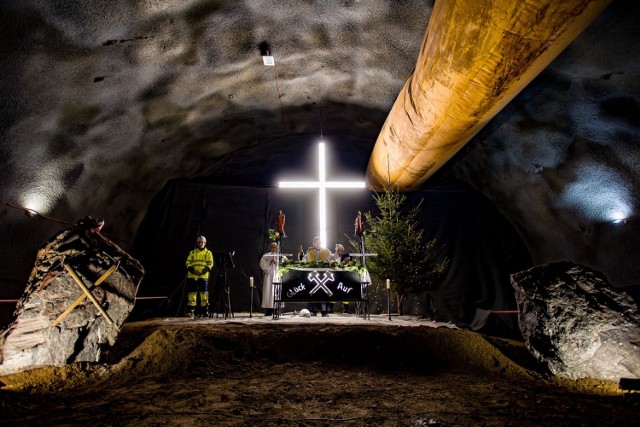 Grudzień 2021 na budowie dolnośląskiego odcinka S3. Mimo śniegu - praca wre