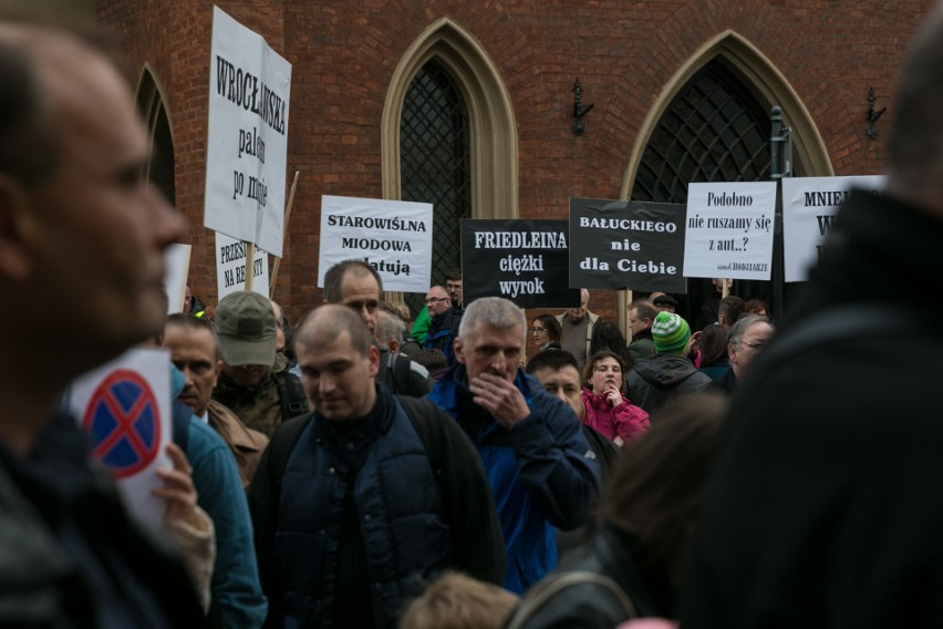 Protest na Placu Wszystkich Świętych