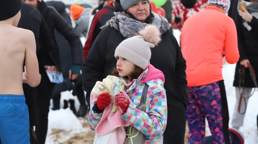 Świąteczna Piątka w Borkowie odbyła się w zimowej scenerii i cieszyła się dużym zainteresowaniem. Dostarczyła wielu emocji