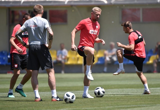 20.06.2018 soczitrening reprezentacji polski na mistrzostwach swiata w rosji - baza treningowa sputnik soczi nz kamil glik polish national team training session in sochi on sputnik stadiumfot. bartek syta / polska press