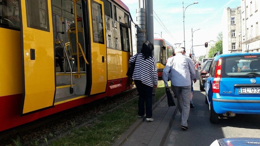 Awaria na Zachodniej. Stały tramwaje [zdjęcia]