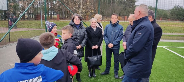 Nowe boisko zostało oddane do użytku przy Publicznej Szkole Podstawowej imienia Orląt Lwowskich w Skaryszewie.