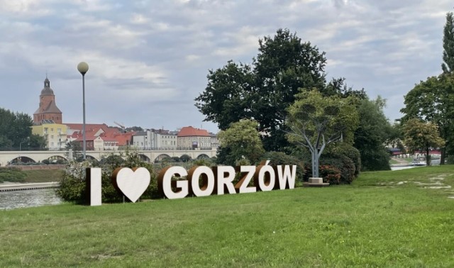 Napis "I ♥ Gorzów" ma stanąć nad brzegiem Warty od strony ul. Fabrycznej.
