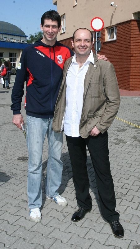 Grzegorz Szymański (z lewej) rozmawiał w Spale w sprawie transferu do Farta Kielce z Jackiem Sękiem, prezesem Świętokrzyskiego Związku Piłki Siatkowej.