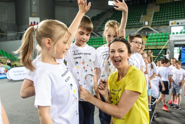 W środę, 15 maja, w Hali Widowiskowo-Sportowej Łuczniczka odbyły się warsztaty skoku o tyczce dla dzieci z Moniką Pyrek. Impreza skierowana była do uczniów szkół podstawowych z klas 1-3. Flash Info - najciekawsze i najważniejsze wydarzenia z regionu