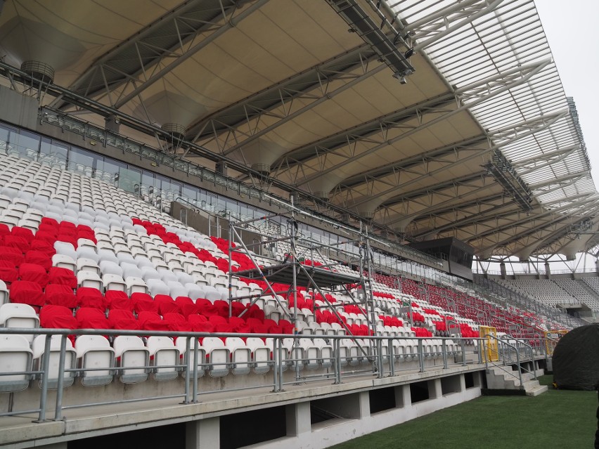 Przedderbowe "harce" ruszyły. Zniszczone siedziska na stadionie ŁKS - ZDJĘCIA