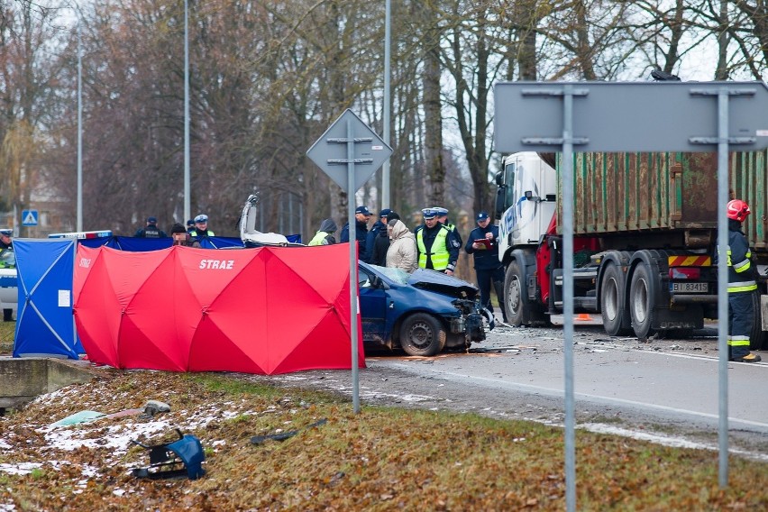 Śmiertelny wypadek w Fastach. Czołowe zderzenie toyoty ze...