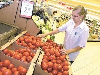 W sklepach "Sano” w Koszalinie w najbliższy weekend za kilogram pomidorów krajowych zapłacimy 2,99 złotego.