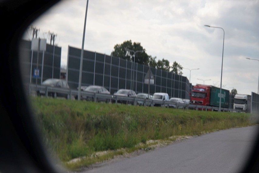 Ogromne korki w Bilczy na krajowej drodze numer 73 z Kielc w kierunku Buska Zdroju i Tarnowa [ZDJĘCIA] 