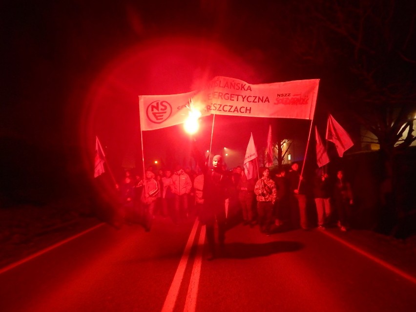 Ustawa już zmieniona. Górnicy wciąż strajkują [WIDEO, ZDJĘCIA]