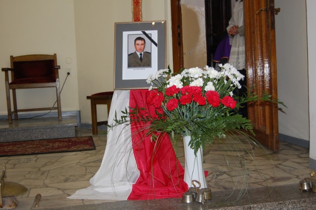 W pierwszą rocznicę tragedii smoleńskiej na szkole w Dziewierzewie odsłonięto tablicę pamiątkową śp. Marka Uleryka
