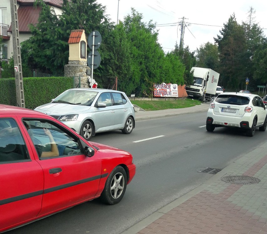 Kolizja na głównym skrzyżowaniu w Słocinie. Kierowca nie...