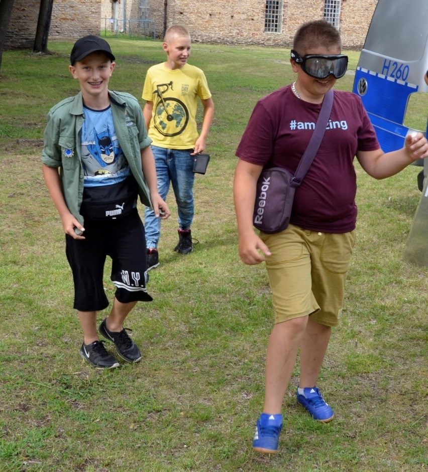 "Bezpieczne wakacje" w gminie Chlewiska. Policjanci przestrzegali dzieci przed zagrożeniami