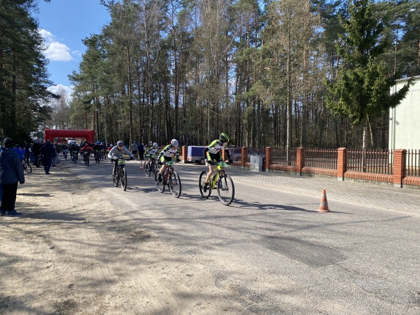 Kadzidło. Mistrzostwa Kurpi w kolarstwie przełajowym i MTB Kadzidło 2022. Druga edycja. 3.04.2022. Zdjęcia