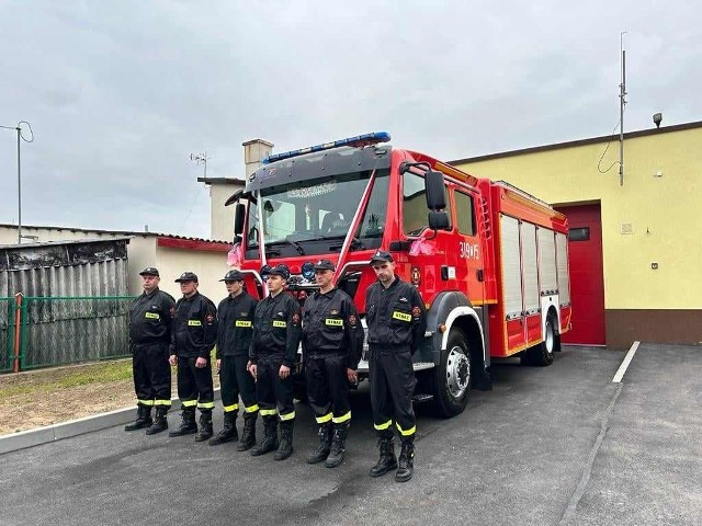 W sobotę, 7 października w Drugni w gminie Pierzchnica w powiecie kieleckim odbyło się uroczyste przekazanie nowego wozu strażackiego do miejscowej jednostki OSP. W uroczystości przekazania pojazdu uczestniczyli wiceminister sportu i turystyki Anna Krupka oraz senator Krzysztof Słoń.