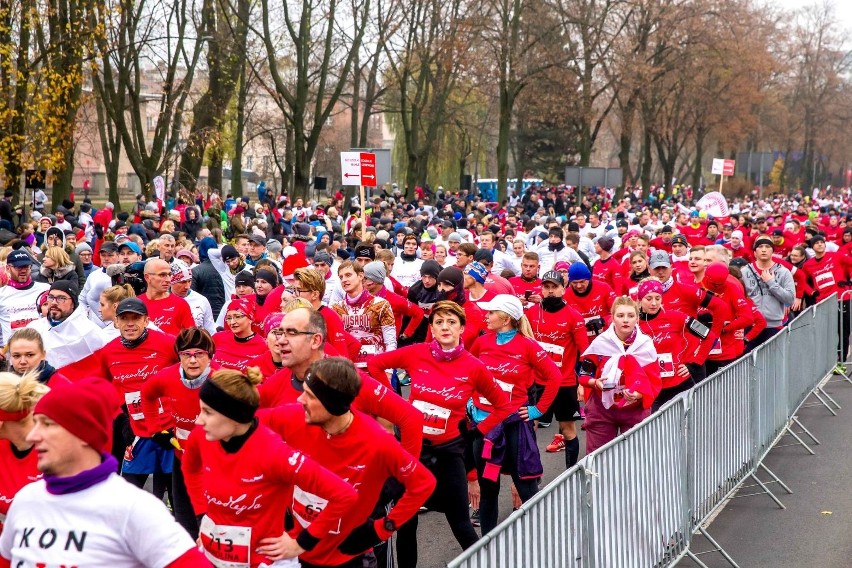 Białystok. W zawodach pod hasłem „Biegnę dla Niepodległej”,...