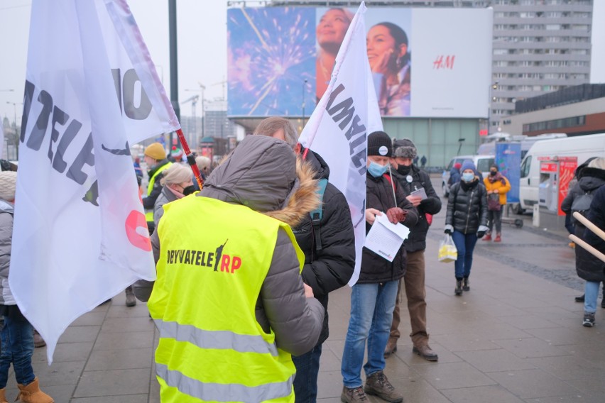 Strajk Kobiet, rolnicy, przedsiębiorcy. "PiS do dymisji". Kolejna antyrządowa manifestacja na ulicach Warszawy [ZDJĘCIA]