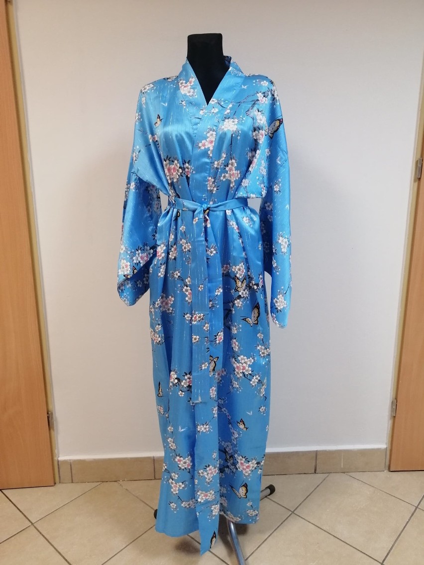 Oryginalne kimono z Japonii. Kolorystyka oraz wzór z kwiatem...