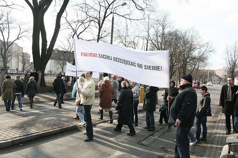 Protest rodziców uczniów Gimnazjum nr 6 we Włocławku