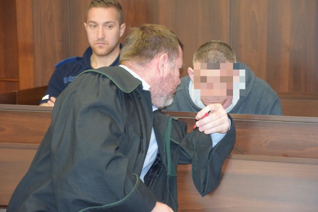 Zabójstwo w Namysłowie. Syn zabił matkę nożem myśliwskim, bo go wyśmiała. Przed Sądem Okręgowym w Opolu dziś (28.04) ruszył proces.