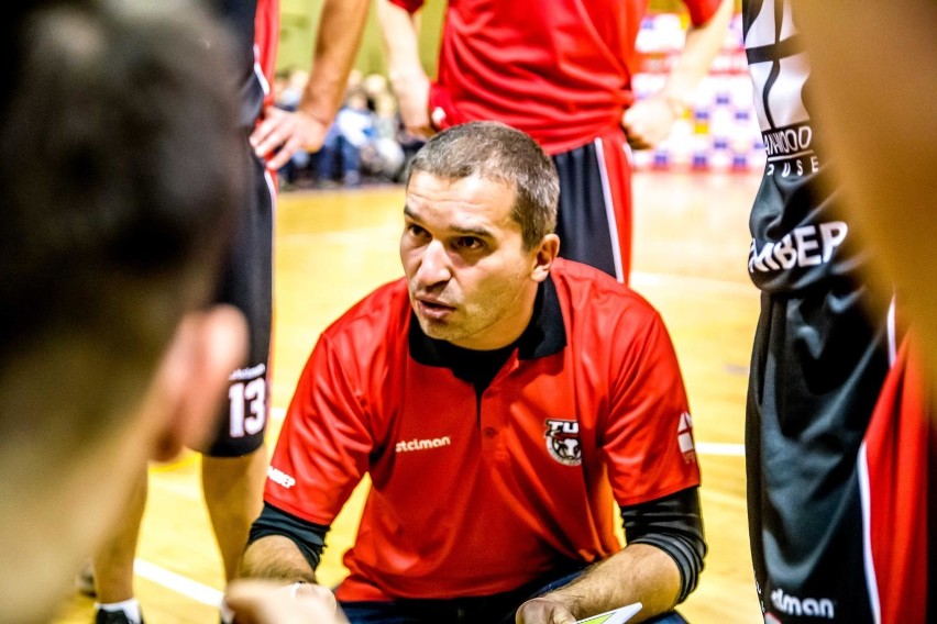 Mecz II ligi koszykówki Żubry Białystok - Tur Basket Bielsk...